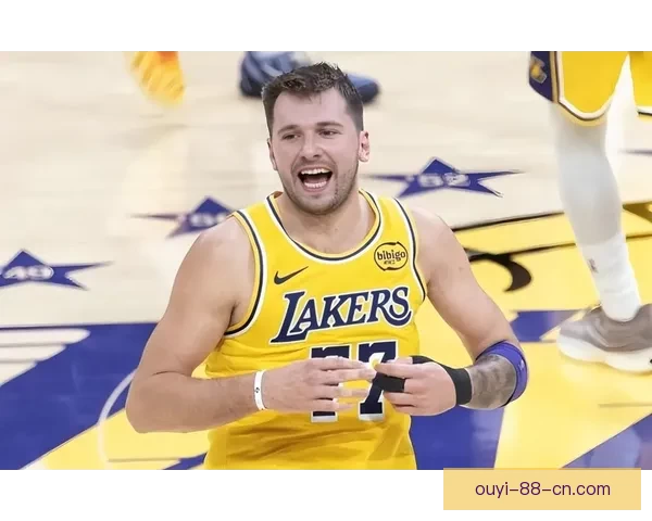 围绕肯纳德强烈证明欲与东契奇母亲受辱争议或撤销技犯引发热议大